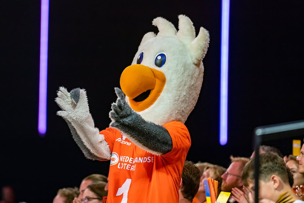 Zet de volleybalouders in het zonnetje!