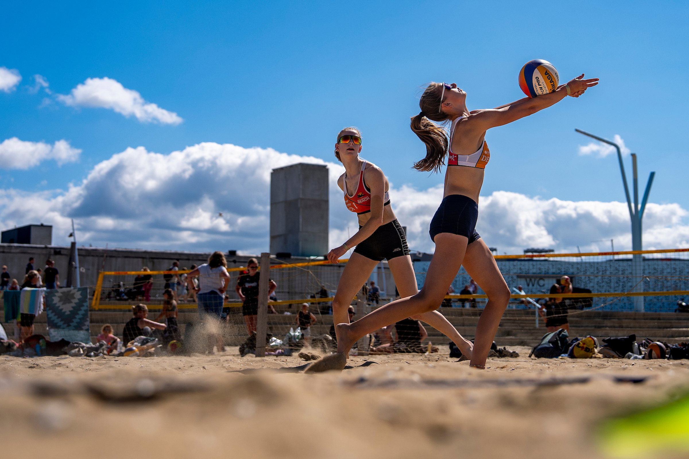 Mikasa voor vier jaar partner van het Nederlandse beachvolleybal