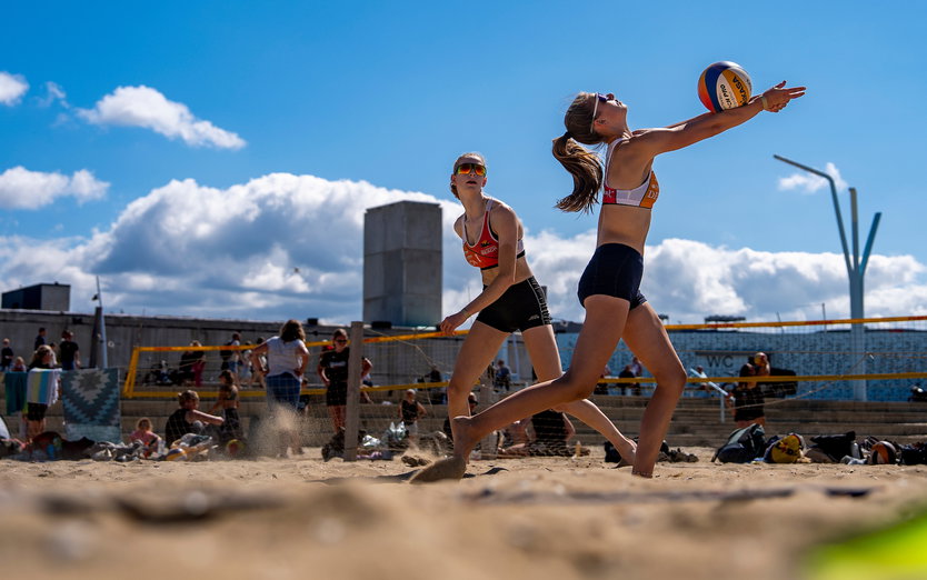 Mikasa voor vier jaar partner van het Nederlandse beachvolleybal