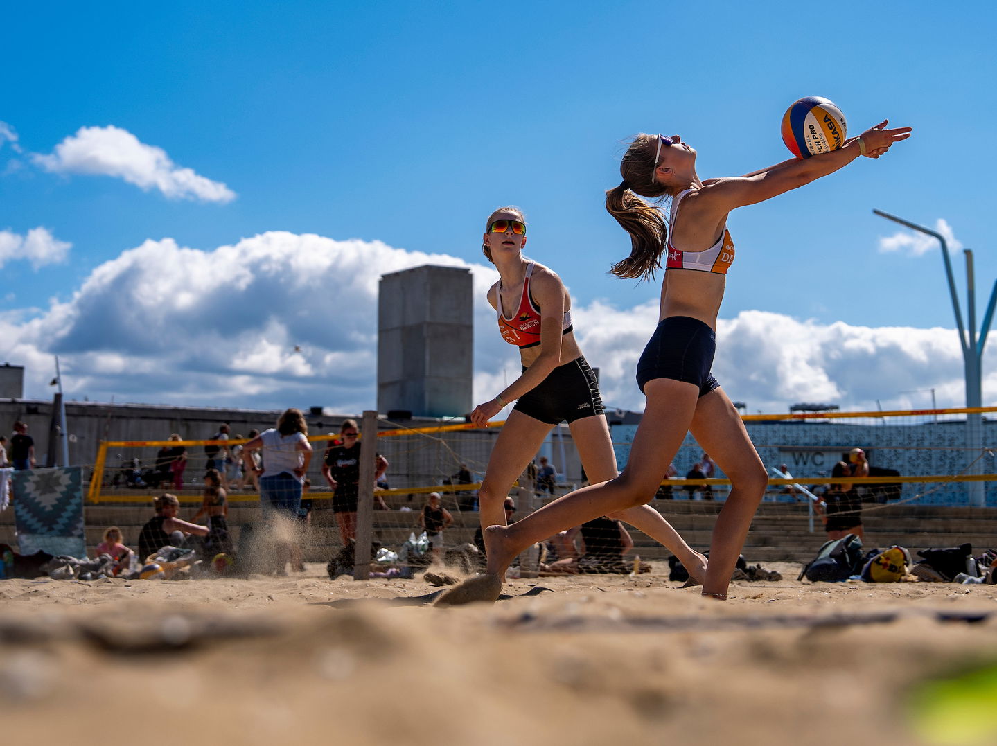 Mikasa voor vier jaar partner van het Nederlandse beachvolleybal