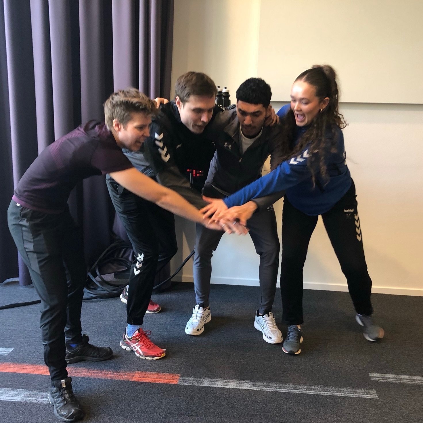 Kom naar de theatervoorstelling ‘Onze Club is van Iedereen’ op het Nationaal Volleybalcongres!