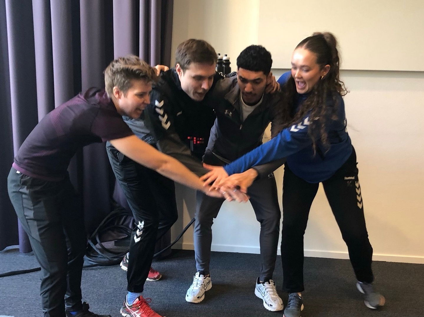 Kom naar de theatervoorstelling ‘Onze Club is van Iedereen’ op het Nationaal Volleybalcongres!