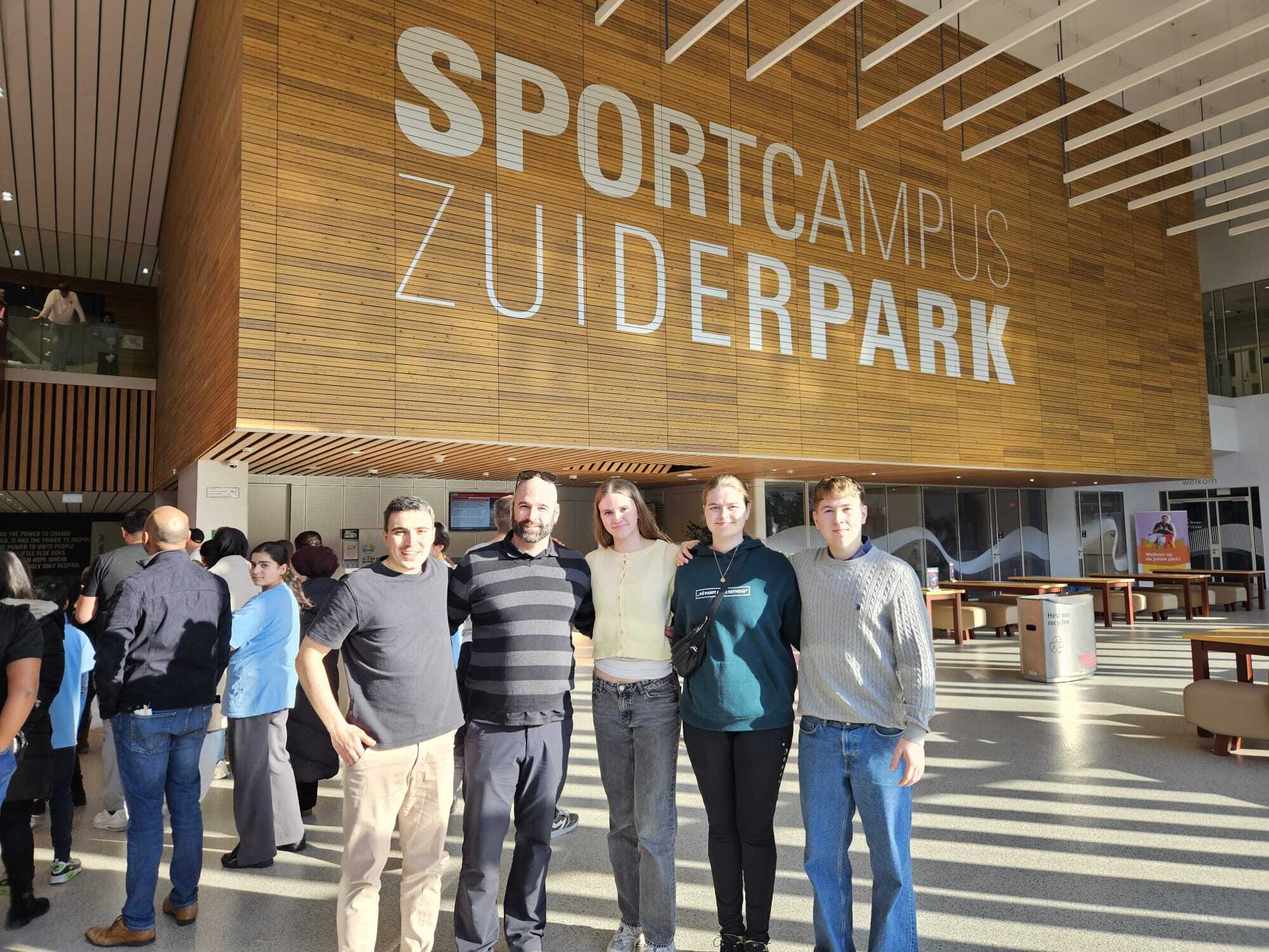 IJslanders doen inspiratie op bij kijkje in Hollandse volleybalkeuken