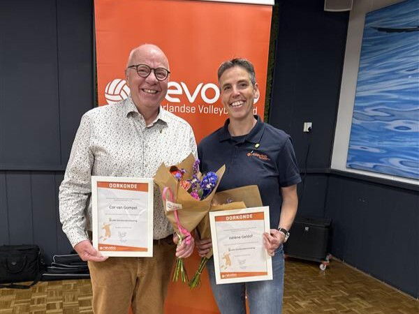 Gouden en zilveren bondsspelden uitgereikt