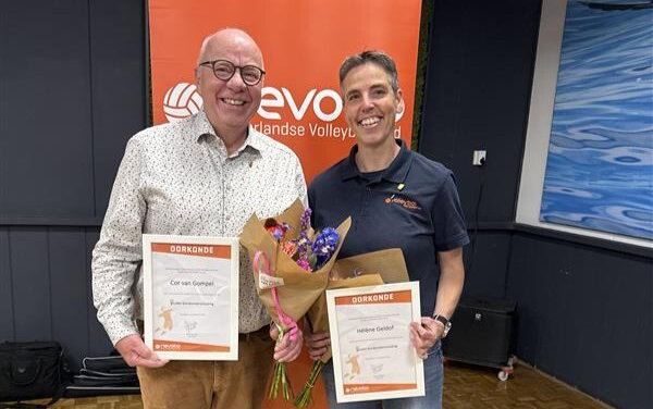 Gouden en zilveren bondsspelden uitgereikt