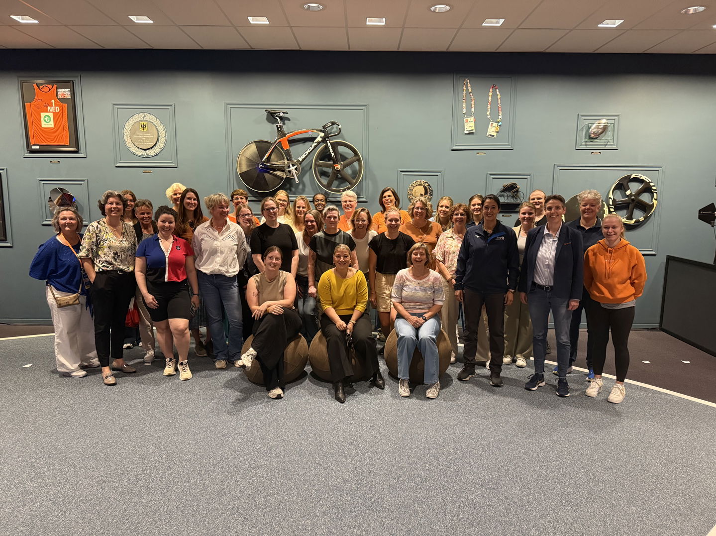 Bijeenkomst vrouwelijke officials tijdens de VNL