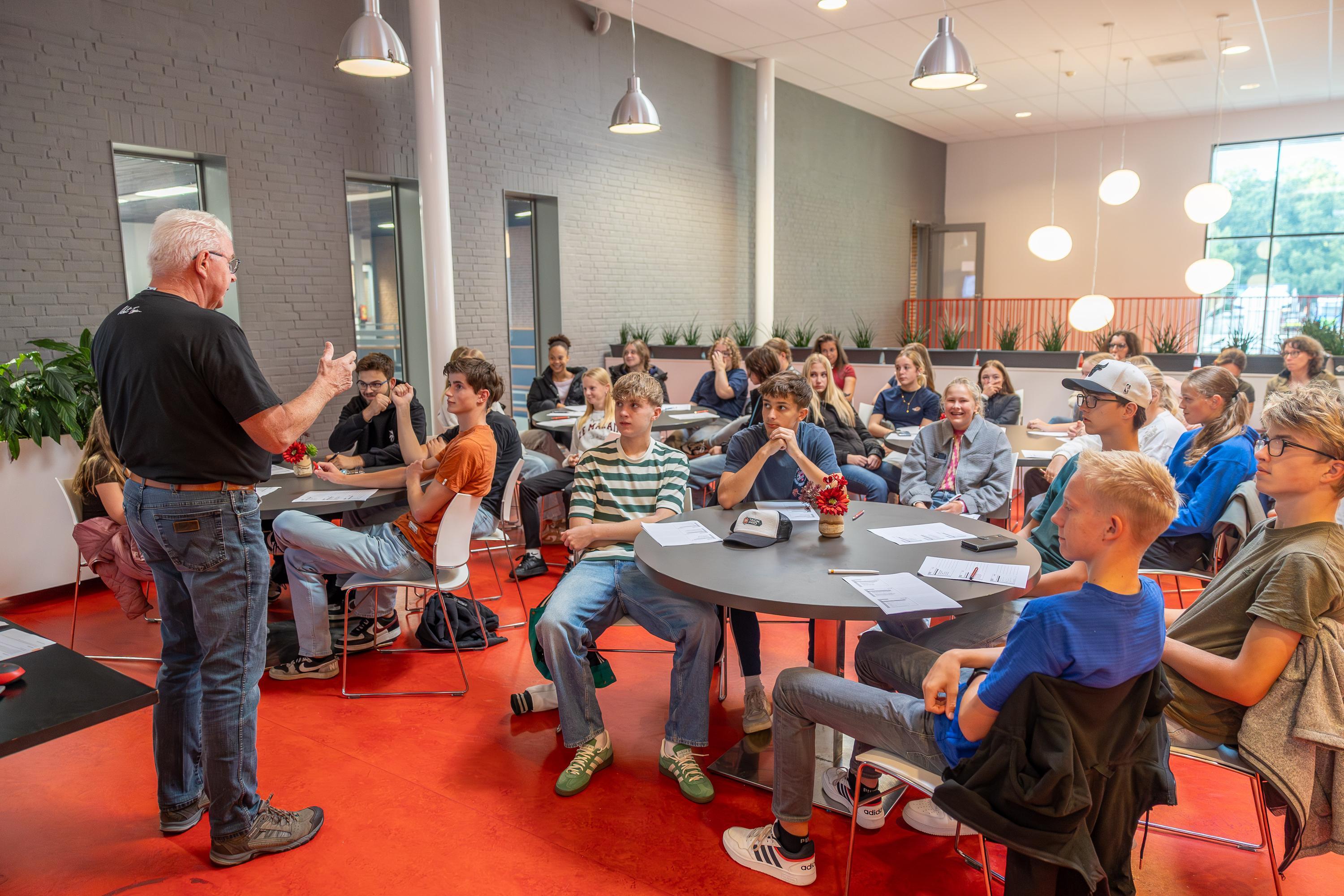 Jongerenbijeenkomst Vovem’90 laat zien hoe je jeugd betrekt