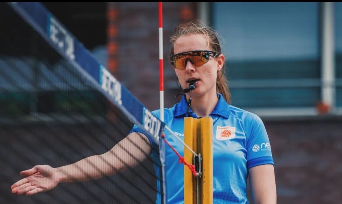 Beleef de zomer als beachvolleybalscheidsrechter!