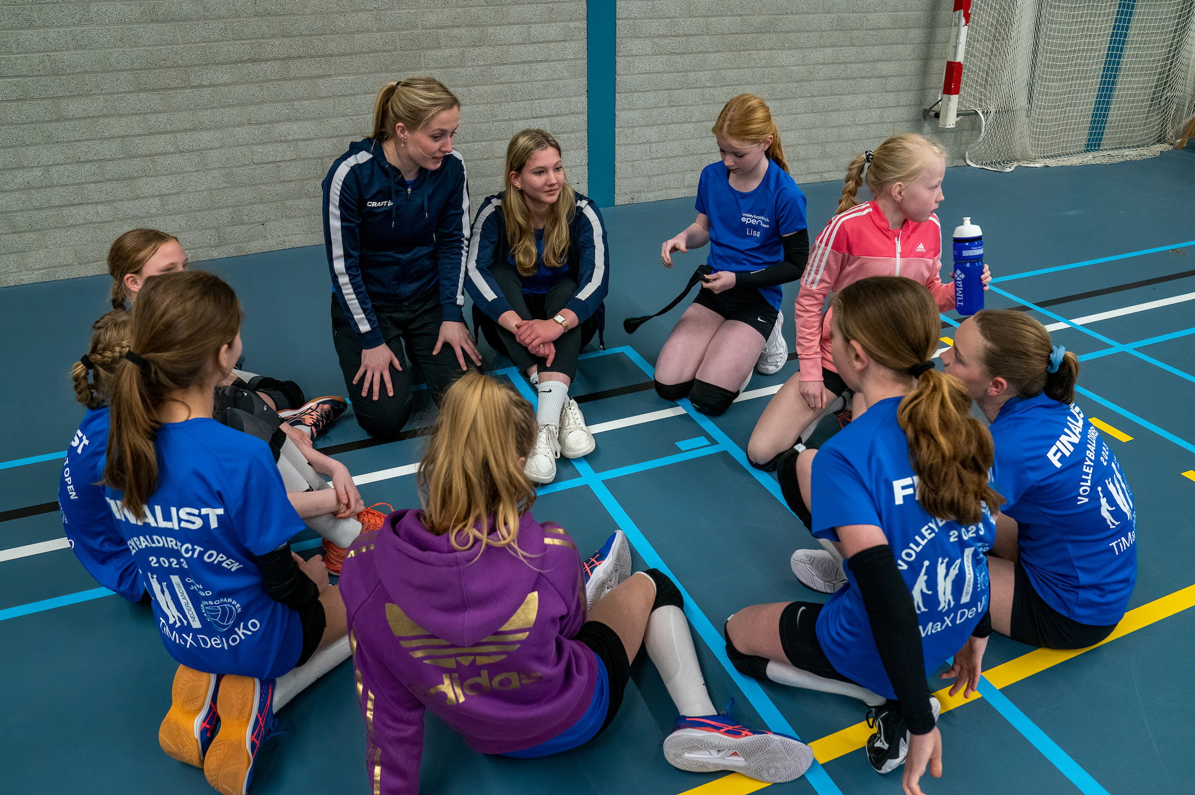 Laat kinderen kennismaken met volleybal door clinics!
