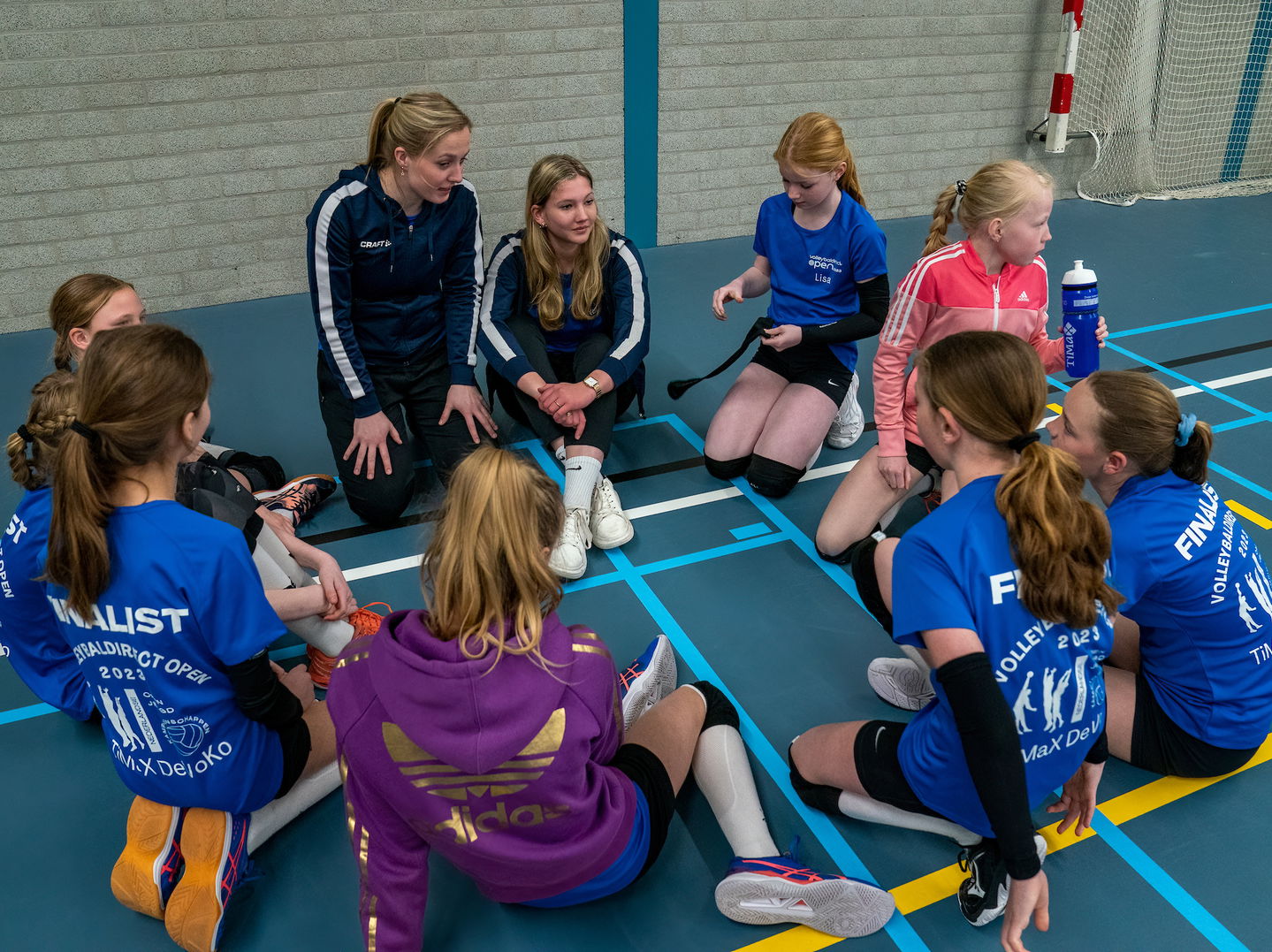 Laat kinderen kennismaken met volleybal door clinics!