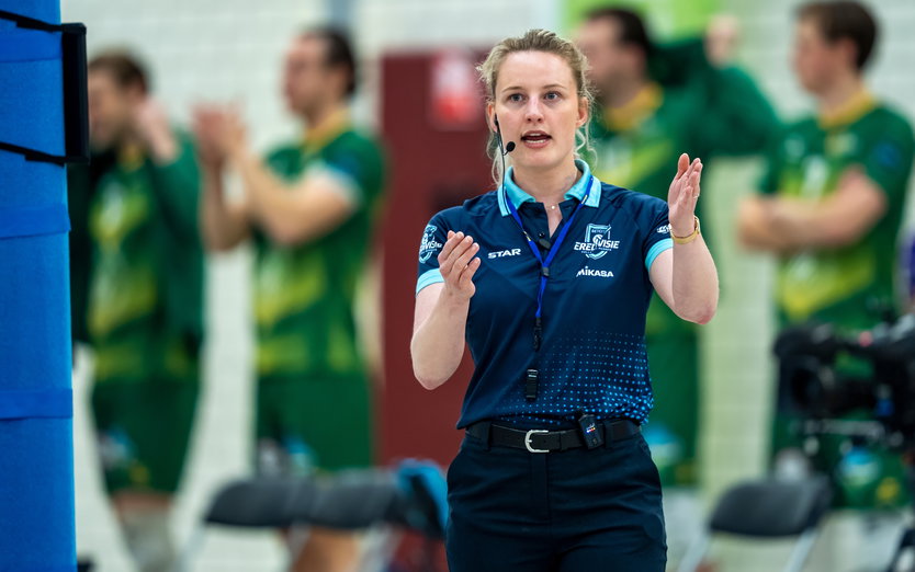 Bijeenkomst vrouwelijke scheidsrechters tijdens Volleyball Nations League