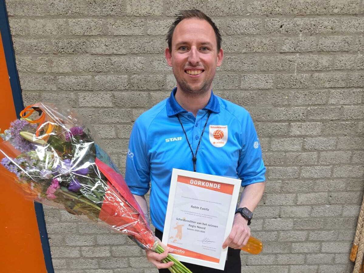 Scheidsrechters van het seizoen gehuldigd