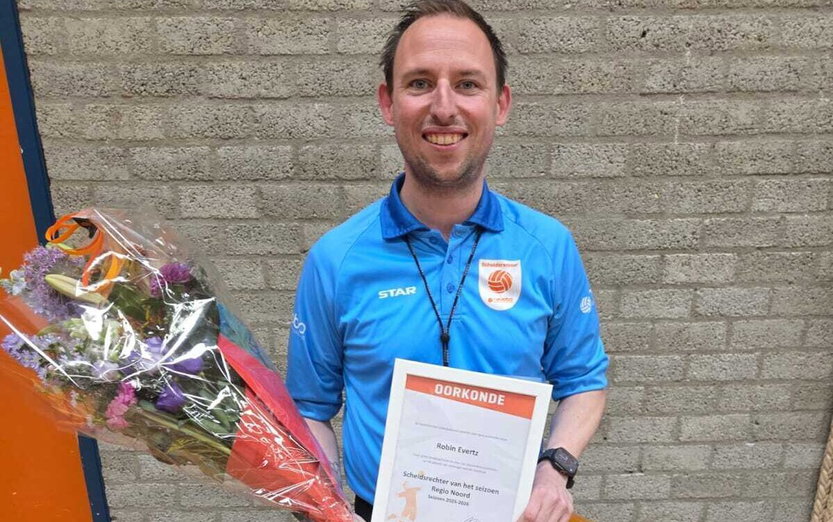 Scheidsrechters van het seizoen gehuldigd