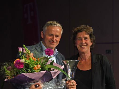 NOC*NSF kent Nevobo De Van Tuyll Beker toe