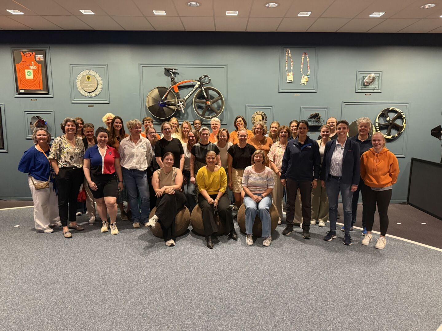 Bijeenkomst vrouwelijke officials tijdens de VNL