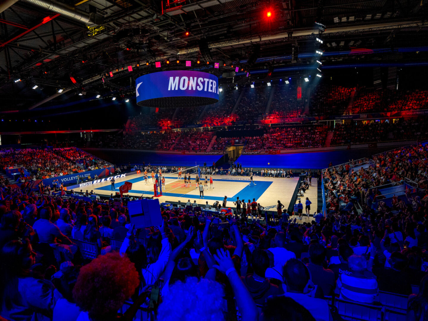Bijna 40.000 toeschouwers en bezoekersrecord bij Volleyball Nations League in Apeldoorn