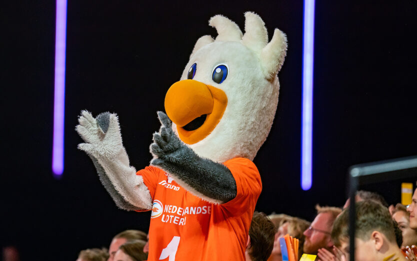 Zet de volleybalouders in het zonnetje!