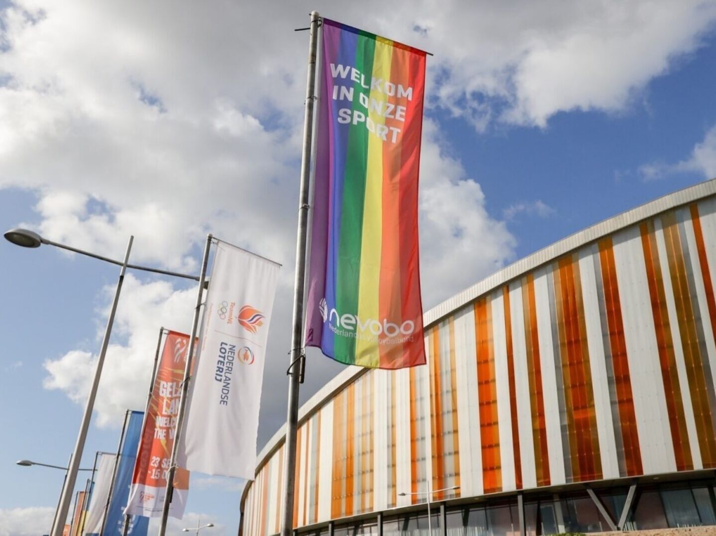Hijs op 11 oktober de regenboogvlag voor Coming Out Day