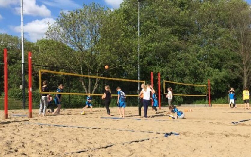 Beachvolleybal prominent op de Rotterdamse kaart