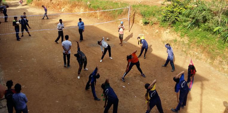 Help de Nepalese Volleybalbond met oude ballen