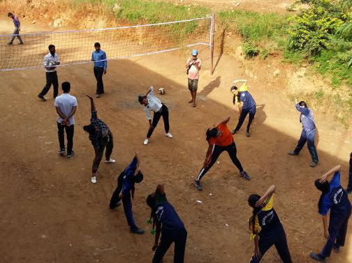 Help de Nepalese Volleybalbond met oude ballen