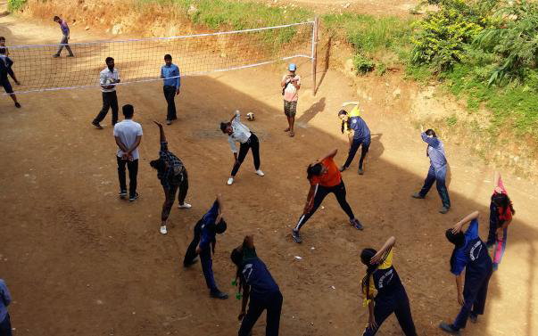 Help de Nepalese Volleybalbond met oude ballen