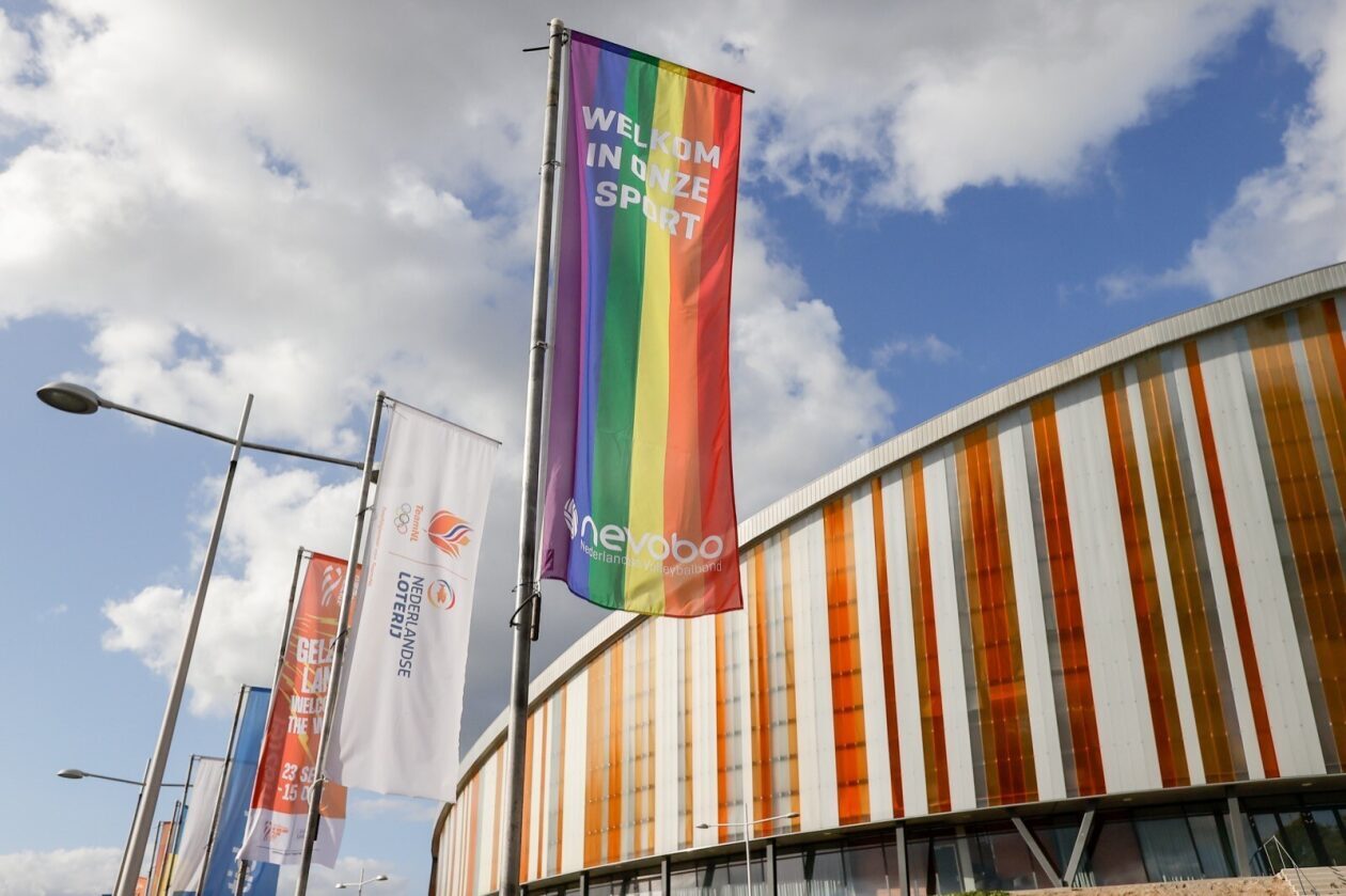 Hijs  op 11 oktober de regenboogvlag voor Coming Out Day