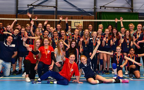 Zovoc plukt vruchten van aantrekken toptrainers