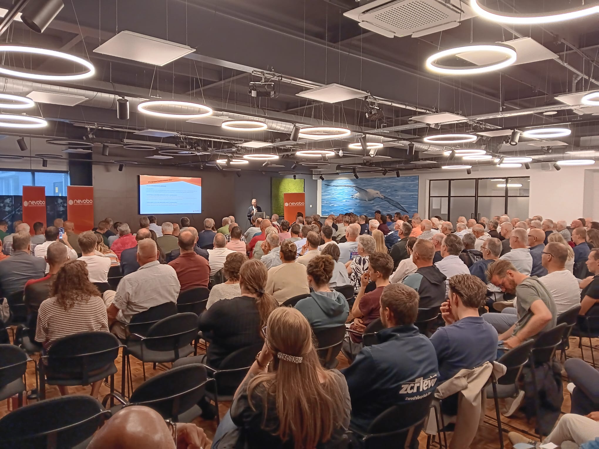 Startbijeenkomst officials in teken van de moderne scheidsrechter